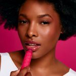 Lip-Balm-Hidratante-Fran-By-Franciny-Ehlke-Stick-Tint-Pink-63-g-Textura-modelo-dois
