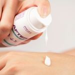Creme-Facial-Hidratante-Pos-Treino-Pink-Cheeks-After--30-g-Textura-Mao