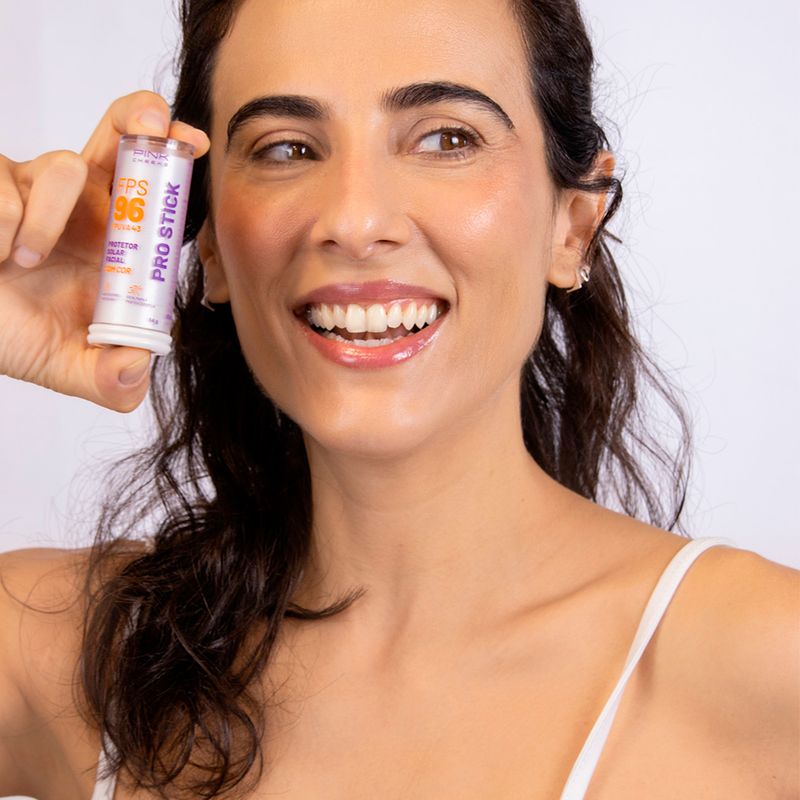 Protetor-Solar-Facial-com-Cor-Pink-Cheeks-Pro-Stick-FPS-96-FPUVA-43-Pro20-14-g-Modelo