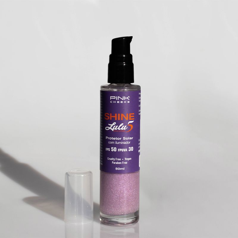 Protetor-Solar-Corporal-com-Iluminador-Pink-Cheeks-Shine-FPS-50-FPUVA-30-Lulu5-50-ml-Ambientada