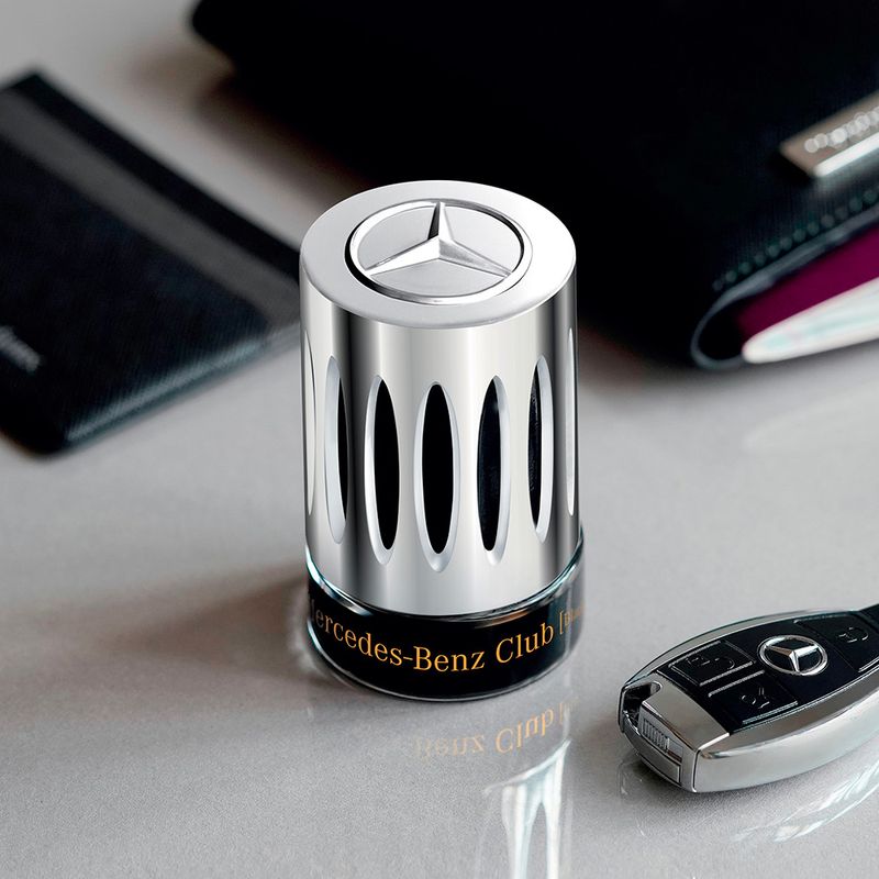 Perfume-Mercedes-Benz-Club-Black-Masculino-Eau-de-Toilette-20-ml-Ambientada