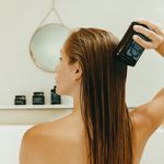 Tratamento-Fortificante-Davines-Heart-Of-Glass-Instant-Bonding-Glow-300-ml-Modelo-e-Frasco