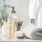 Oleo-Demaquilante-Esthederm-Osmoclean-150-ml-Ambientada