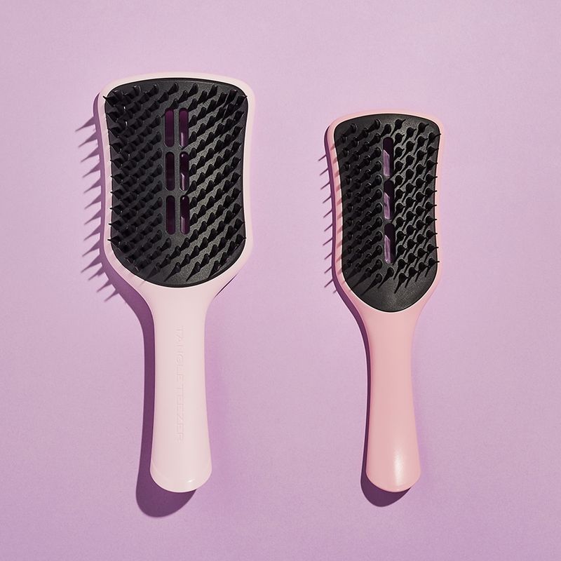 Escova-para-Modelar-Tangle-Teezer-Easy-Dry---Go-Large-Dusky-Rosa-e-Preta-Ambientada