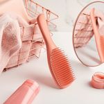 Escova-para-Desembaracar-Tangle-Teezer-Wet-Detangler-Fine---Fragile-Cinnamon-Rosa-Ambientada