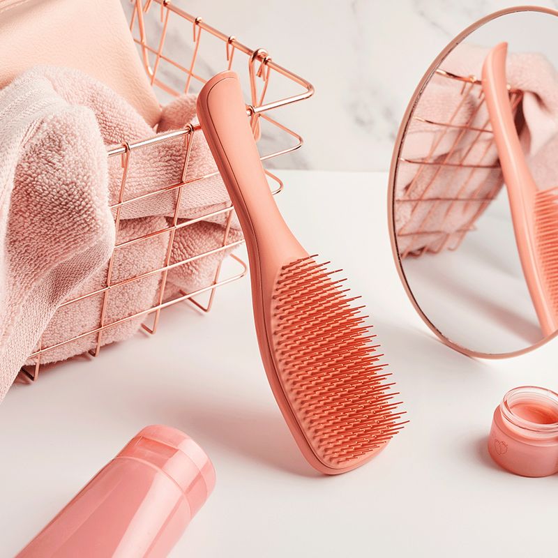 Escova-para-Desembaracar-Tangle-Teezer-Wet-Detangler-Fine---Fragile-Cinnamon-Rosa-Ambientada