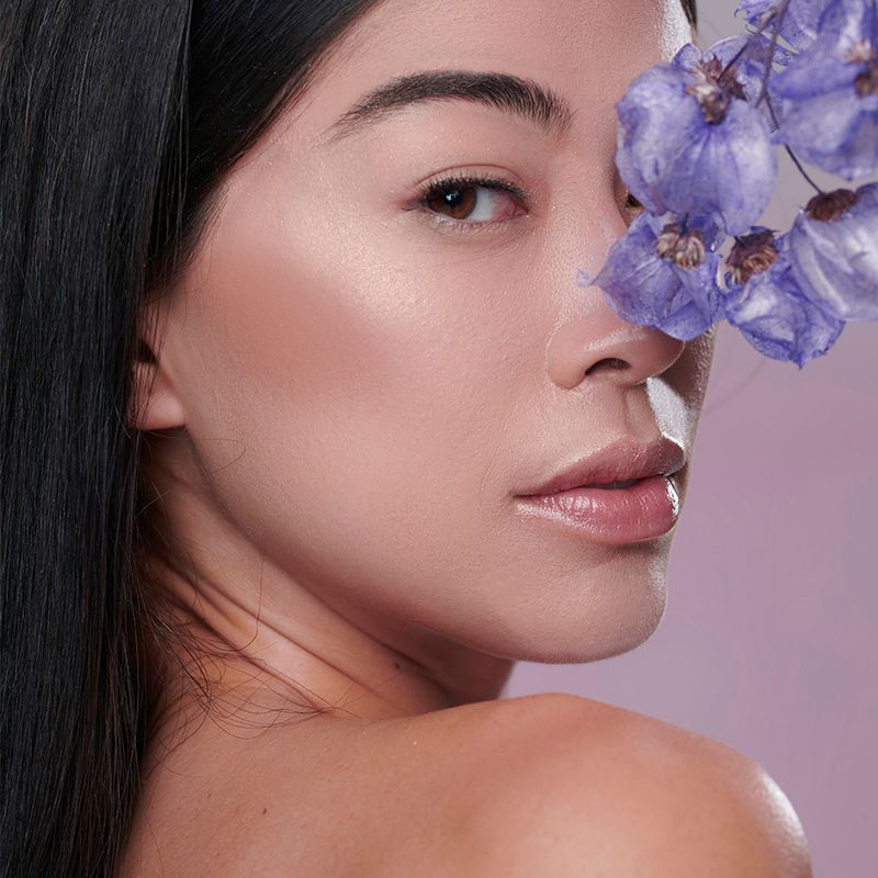 Paleta-Multifuncional-Karen-Bachini-Beauty-Artemis-4-Shades-12-g-Modelo-com-Produto