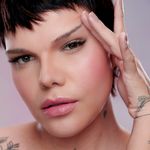 Paleta-de-Blush-Po---Creme-Karen-Bachini-Beauty-Selene-4-Shades-12-g-Modelo-com-Produto-2