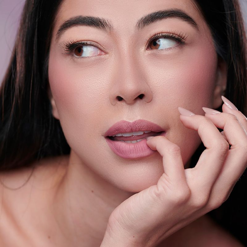 Paleta-de-Blush-Po---Creme-Karen-Bachini-Beauty-Selene-4-Shades-12-g-Modelo-com-Produto-3