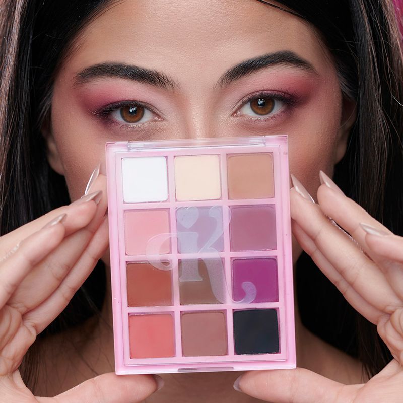 Paleta-de-Sombra-Karen-Bachini-Beauty-Genese-12-g-Modelo-e-Produto