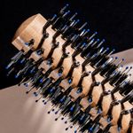Escova-para-Secagem-Sisley-Hair-Rituel-The-Blow-Dry-Brush-Bege