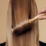 Escova-para-Secagem-Sisley-Hair-Rituel-The-Blow-Dry-Brush-Bege