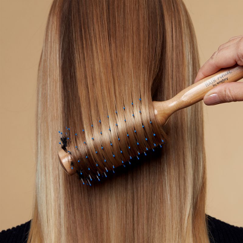Escova-para-Secagem-Sisley-Hair-Rituel-The-Blow-Dry-Brush-Bege