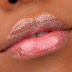 Gloss-Preenchedor-Labial-Essence-What-The-Fake-01-Oh-My-Plump-42ml
