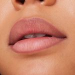 Lapis-Labial-Essence-8H-Matte-02-Silky-Hazelnut-03-g