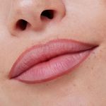 Lapis-Labial-Essence-8H-Matte-02-Silky-Hazelnut-03-g