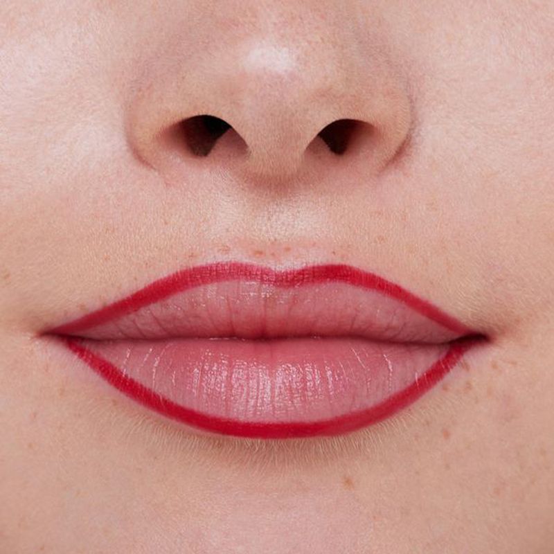 Lapis-Labial-Essence-8H-Matte-07-Classic-Red-03-g