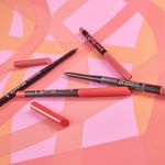 Lapis-Labial-Essence-8H-Matte-07-Classic-Red-03-g