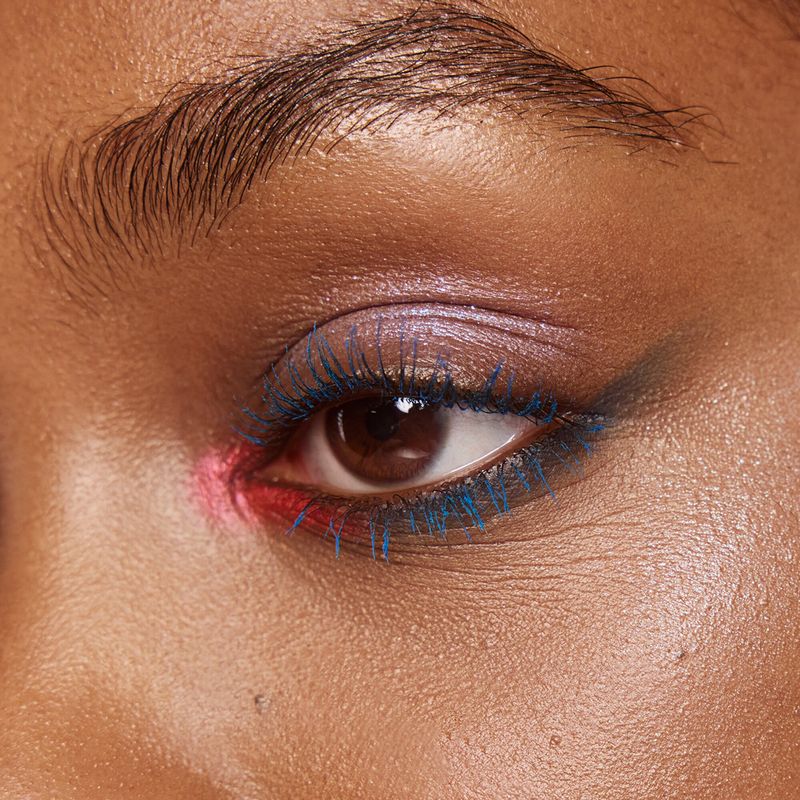 --Palette-Essence-Harley-Quinn-Eyeshadow-02-Mad-Love