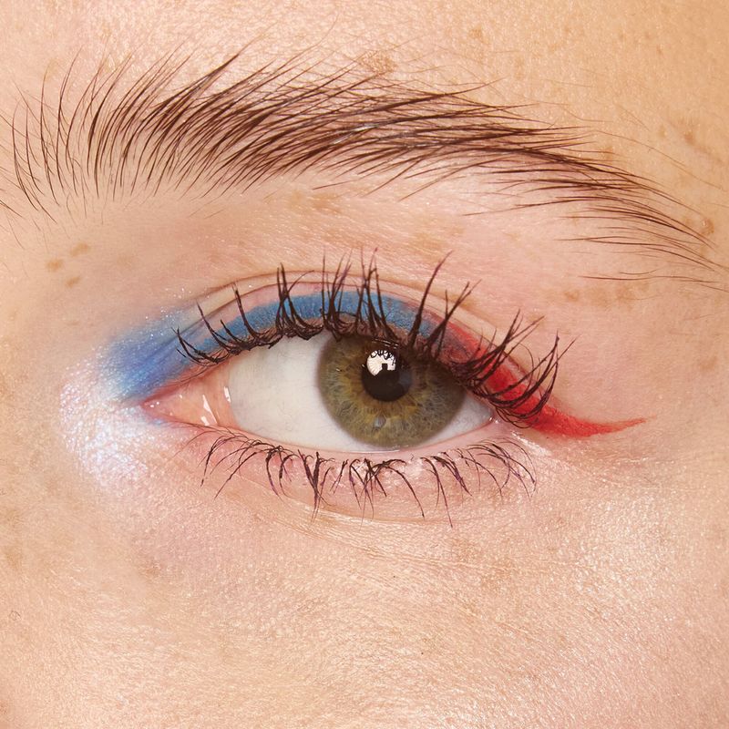--Palette-Essence-Harley-Quinn-Eyeshadow-02-Mad-Love