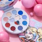 --Palette-Essence-Harley-Quinn-Eyeshadow-02-Mad-Love