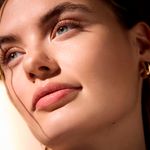 Gloss-labial-Catrice-Mulher-Maravilha-020-Brave-And-Powerful
