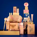 Gloss-labial-Catrice-Mulher-Maravilha-020-Brave-And-Powerful